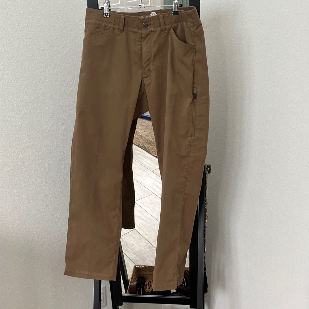 Under Armour Men's Brown Chinos